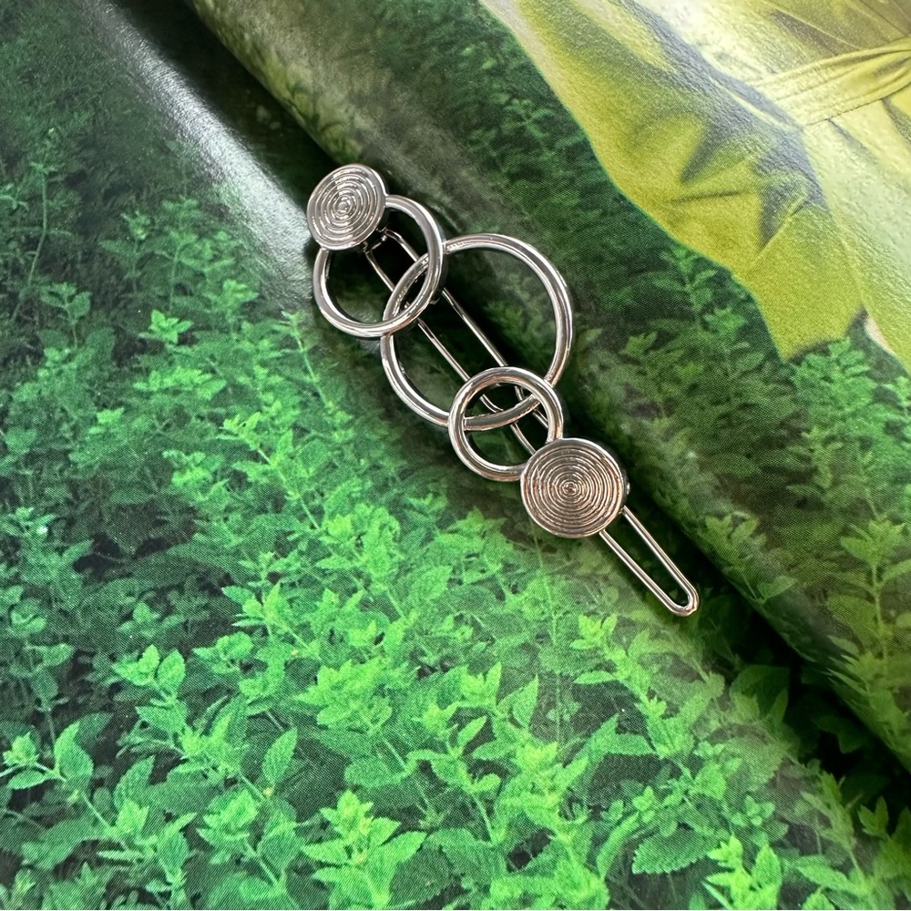 FREE W/ Purchase Silver Hair Clips Bundle Set - Bow / Crown / Triangle / Circles - Picture 5 of 10